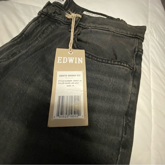 These brand  new must have jeans are brand new in great condition - Picture 3 of 9